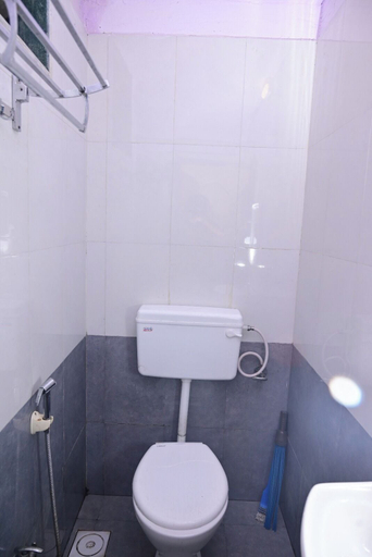 Bathroom 2, Prion Pods, Daman