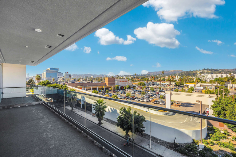 Exterior 4, Luxury 2BR Hollywood Sign View by Oneluxstay, Los Angeles