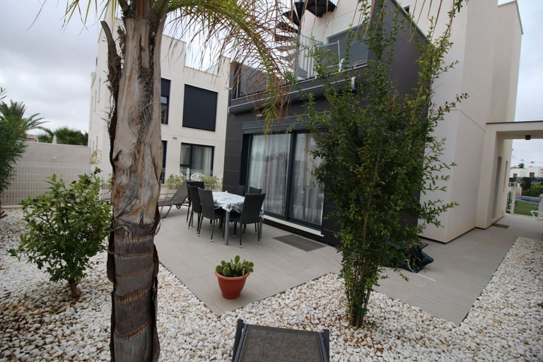 Outdoor dining 3, Comfortable House in Torrevieja, Alicante