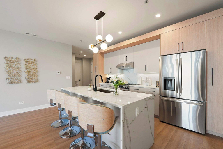 Room 4, Modern 2BR 2BA Condo in Chicago, Cook