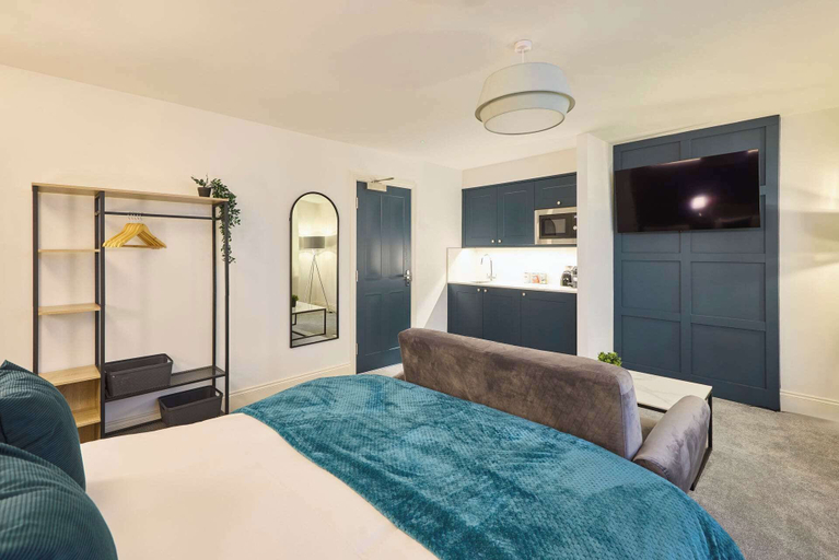 Room 2, Host Stay The Langley Hotel Apartment 11, North Yorkshire
