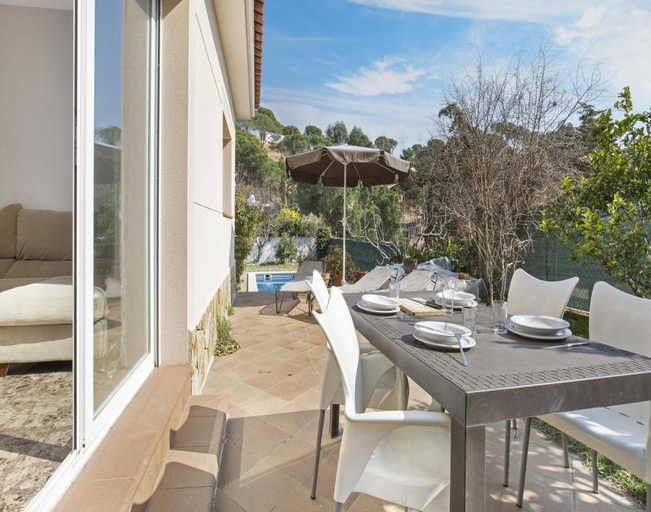 Balcony 3, Sea and Mountain View Villa With Pool, Girona