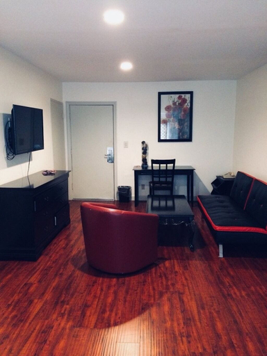 Living area, Akua Inn & Suites - Anaheim - Fullerton, Orange