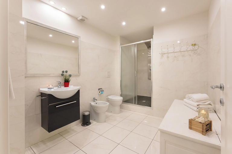 Bathroom 4, Santa Maria Novella - Flo Apartments, Florence