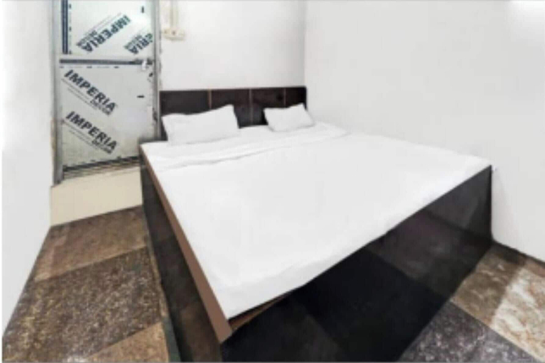 Room 5, Shree Radhe Krishna Guest House, Jhansi