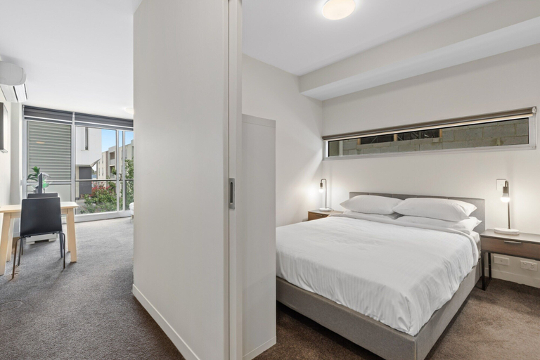 Room 3, Fitzroy North 1-bed With Balcony by Edinburgh Park, Melbourne