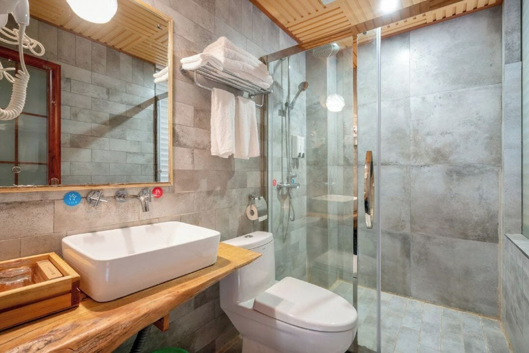 Bathroom 2, Longji Jingyue Hotel, Guilin