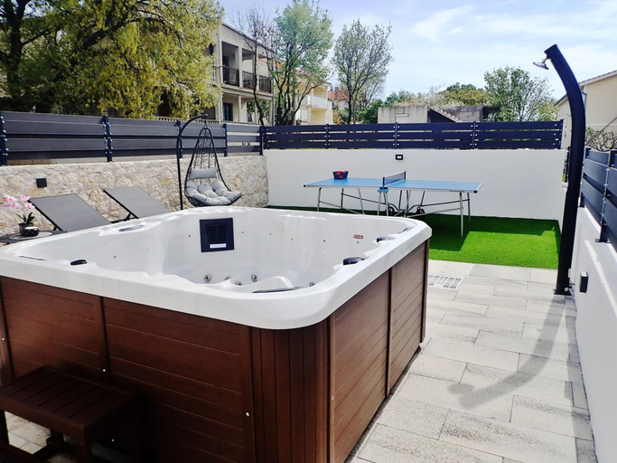 Bathroom 3, Apartment in Maslenica with Sea View, Jasenice