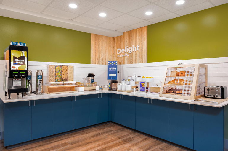 Food & Drinks 5, Spark by Hilton Wilmington, New Hanover