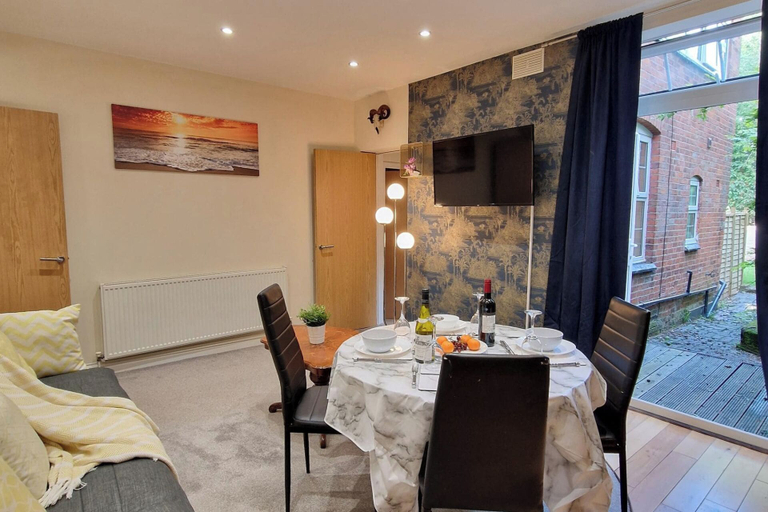 Interior, Coventry Retreat - Modern 2 Bed Apartment, Coventry