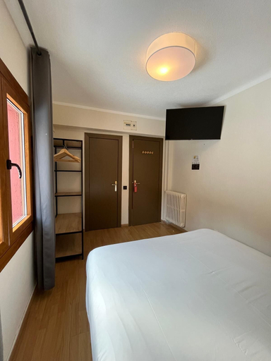 Room 2, Hotel NIU