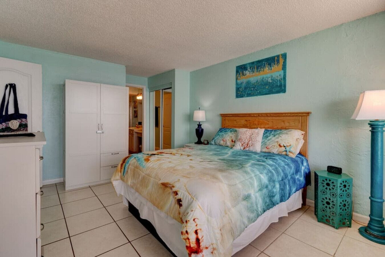 Interior 3, Sunrise Seven Deluxe Oceanfront Condo, Volusia