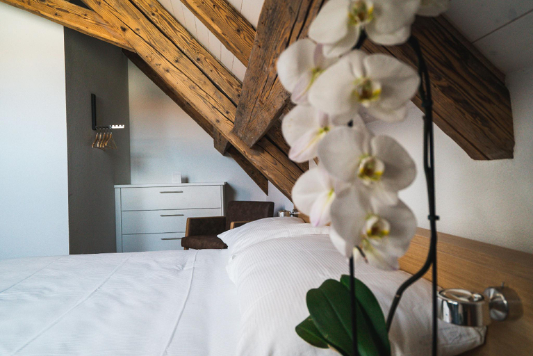 Bedroom 2, Hotel-Restaurant La Croix d'Or, Jura-North Vaudois