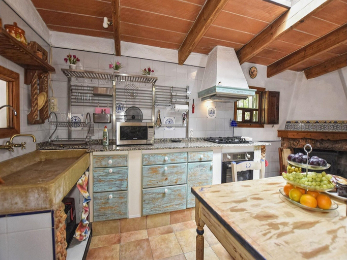 Private kitchen 2, Villa in Mallorca With Pool & Tramuntana Views, Baleares