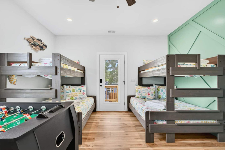 Room 2, New Listing Luxury House 5 Min Walk to Beach, Brunswick