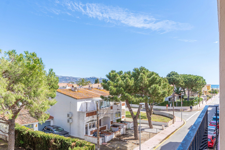 Exterior 5, Modern 1-bedroom Apartment With Terrace, Girona