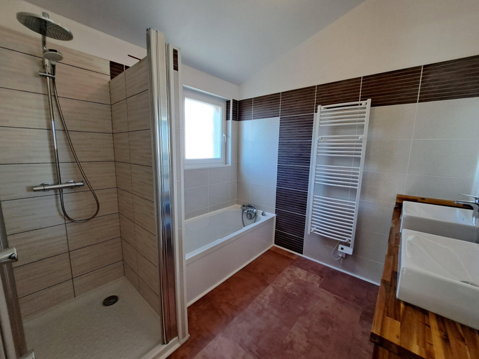 Bathroom 4, Holiday Home in Cleder Near Amiets Beach, Finistère