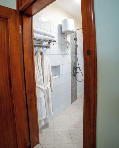 Bathroom 3, Serenity Sports Oasis, Busiiro
