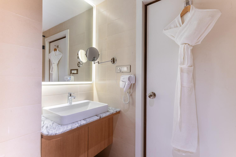 Bathroom 3, Hotel Ashwatth, Mechi