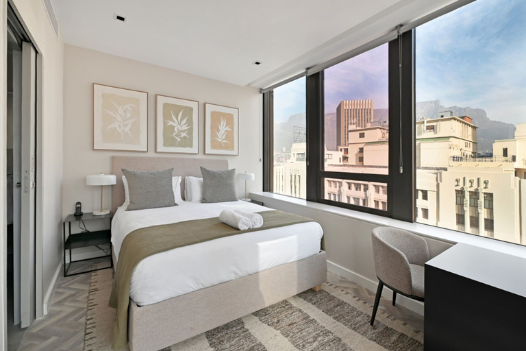 Room 2, Stylish 1-bed Foreshore Apt Modern Comfort Views, City of Cape Town