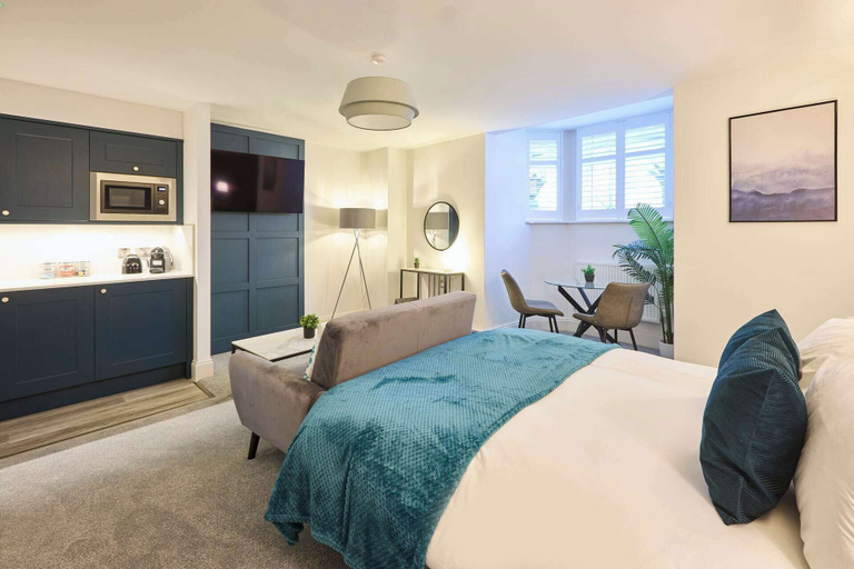 Room 3, Host Stay The Langley Hotel Apartment 11, North Yorkshire