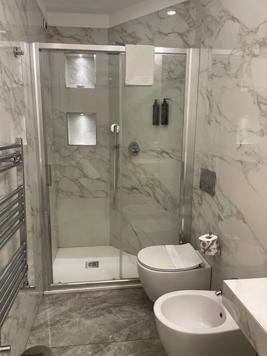 Bathroom 4, Hotel Centrum, Catania