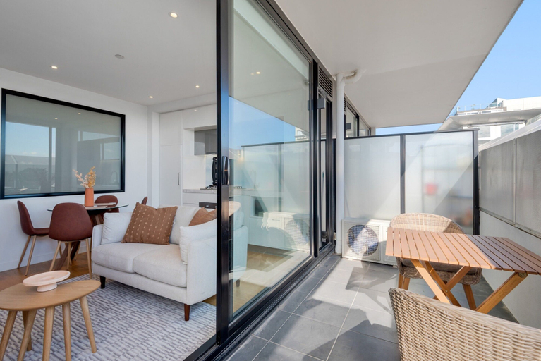 Outdoor dining 4, Bayside Apartment Living Close to the Beach, Melbourne