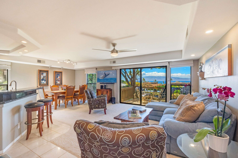 Room 4, Ocean View Kaanapali Condo w 2 Lanais Loft AC Pool Walk to Beach, Maui