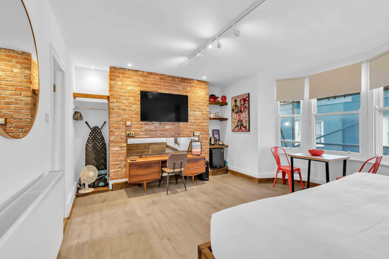 Room 2, Grafton Apartments By My Getaways, Brighton and Hove