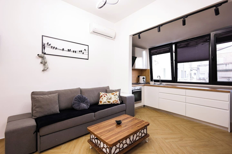Room 3, Grandstay Central 105, Durrësit