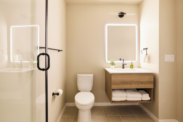 Bathroom 4, The Dylin, Dane