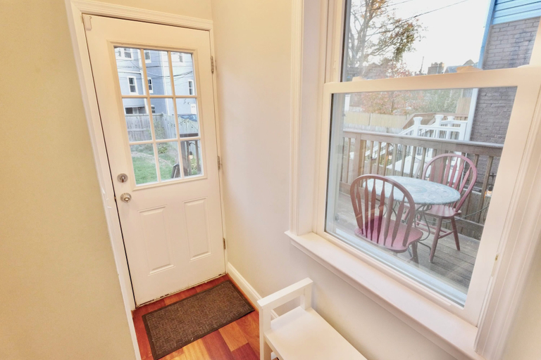 Interior 4, Pretty in Petworth-walkable to Metro & Restaurants, Washington D.C.