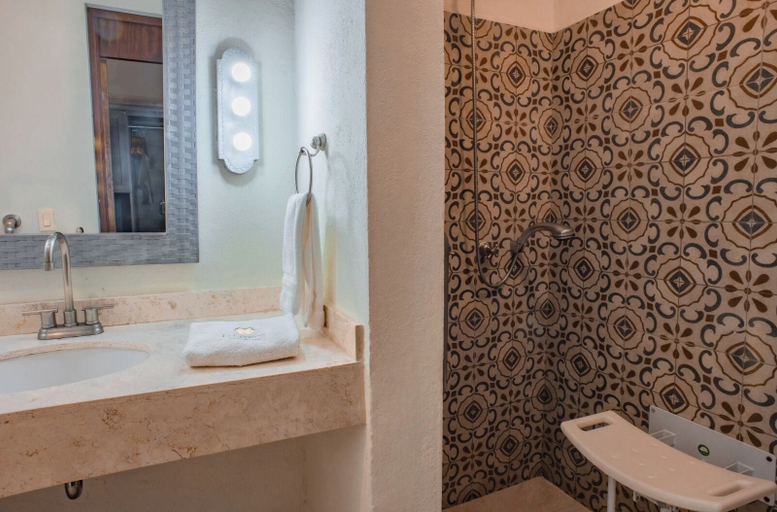 Bathroom 3, Hotel La Casona 30, Allende