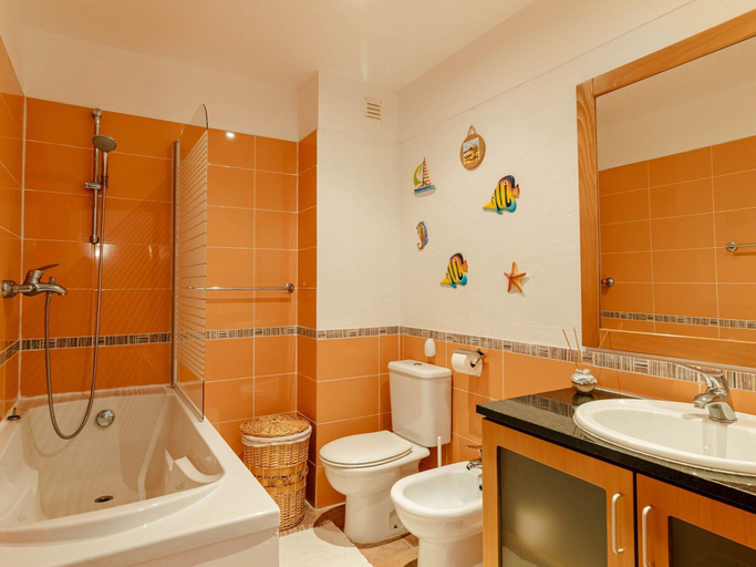 Bathroom 2, Lagos Marina Family Retreat, Lagos