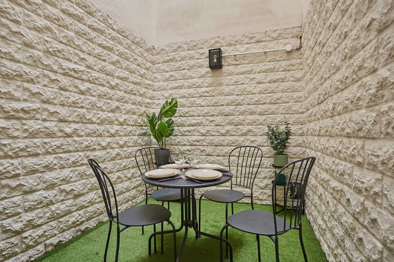 Outdoor dining, Charming Apartment Faubourg St Honore Madeleine, Paris