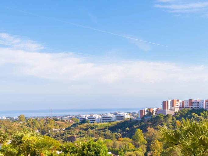Others 2, Premium Apartment in Benahavis With Balcony, Málaga