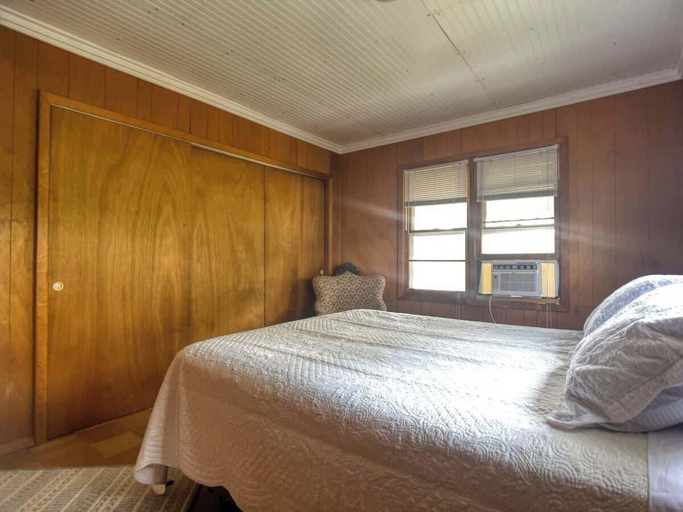 Room 4, Boho Waterfront Getaway 5 Bedroom Retreat, Saint Mary's