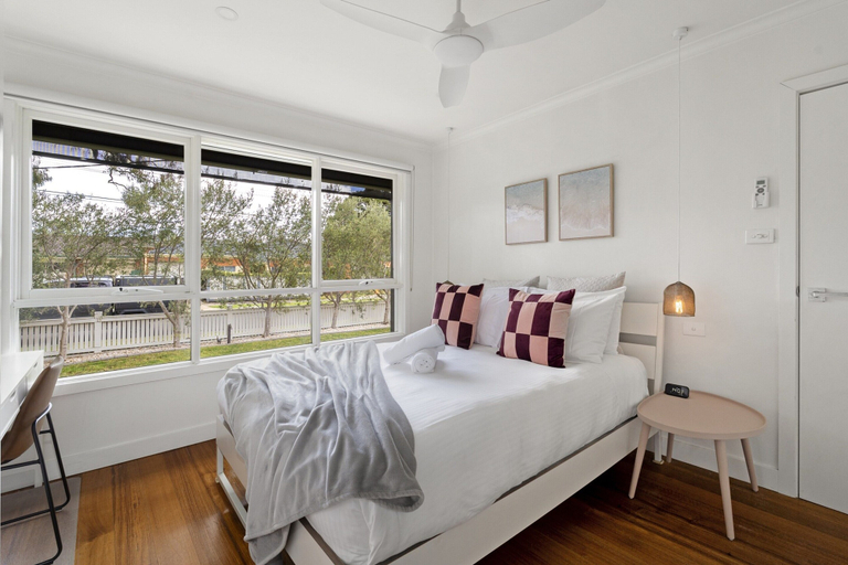 Room 3, Relaxed Bayside Stay With Outdoor Space, Melbourne
