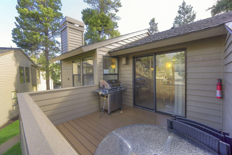Interior 5, Fairway Village 8, Deschutes