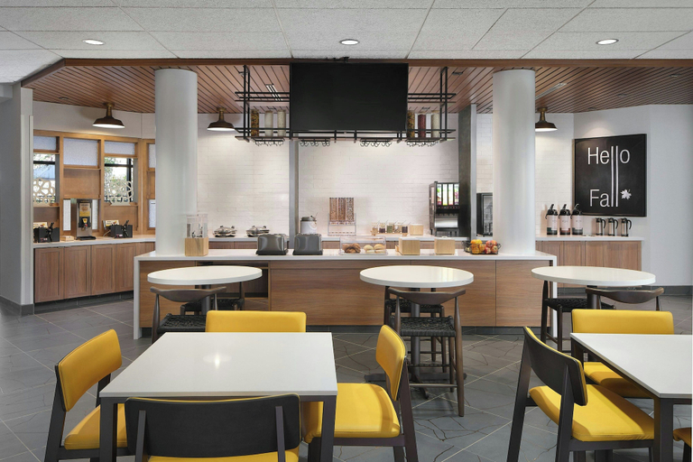 Food & Drinks 4, Fairfield by Marriott Inn & Suites Durham, Durham