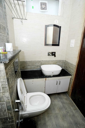 Bathroom 2, Ima Ganga Hotel, Garhwal