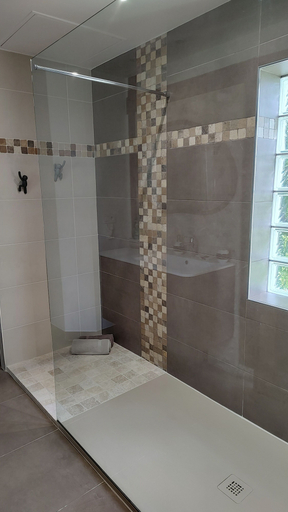 Bathroom 5, L'Orée de Giverny, Yvelines