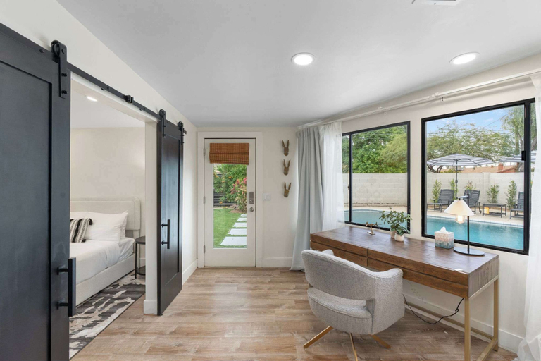 Room 3, NEW The Palmera Updated 4BR Retreat w Pool, Maricopa