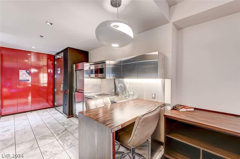 Interior 5, Elegant Strip Views Studio at the Palms 1604, Clark