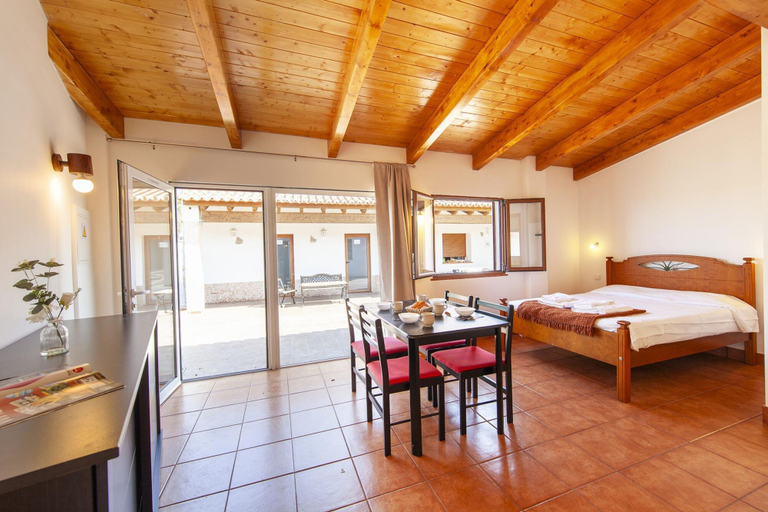 Room 5, H 07 - Carreagem Beach Studio in Montes de Praias, Aljezur