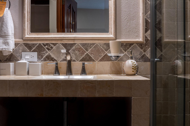 Bathroom, Casa Maricela B&B, Allende