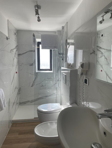 Bathroom 4, Hotel Centrum, Catania