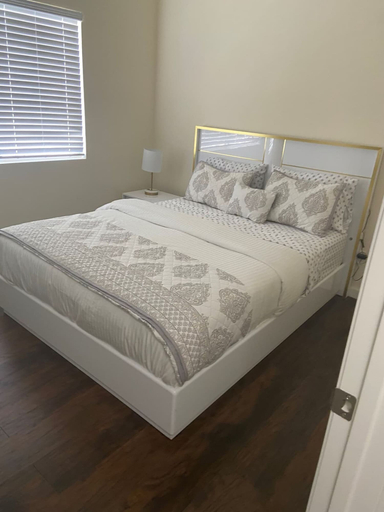 Room 3, Stunning 5 Star Home Retreat Private Pool Spa BBQ 4 BR, Riverside