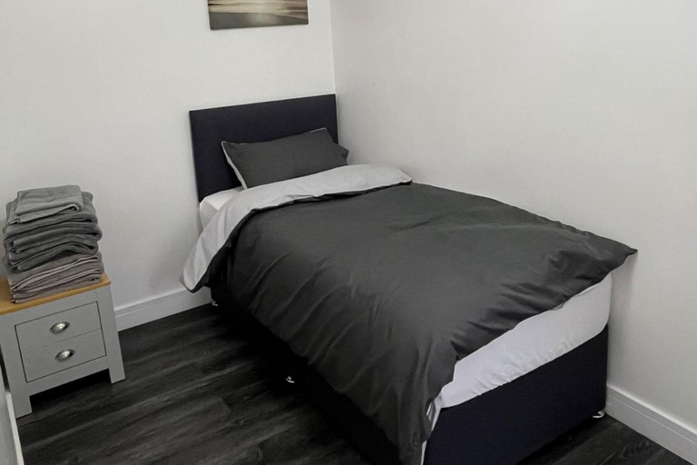 Room 2, 2 Bed Flat - Sleeps 3 - Parking - Wifi, South Tyneside