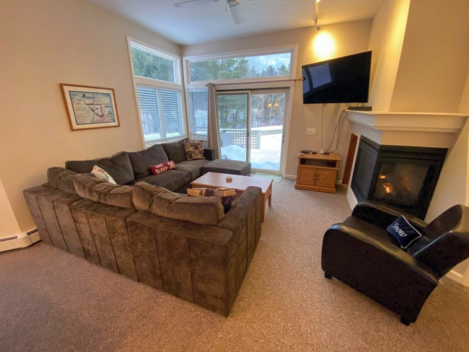 Interior 4, Fv50 Pet Friendly Single Level Home in Bretton Woods, Walk to Golf Course and Mt Washington Hotel!, Coos